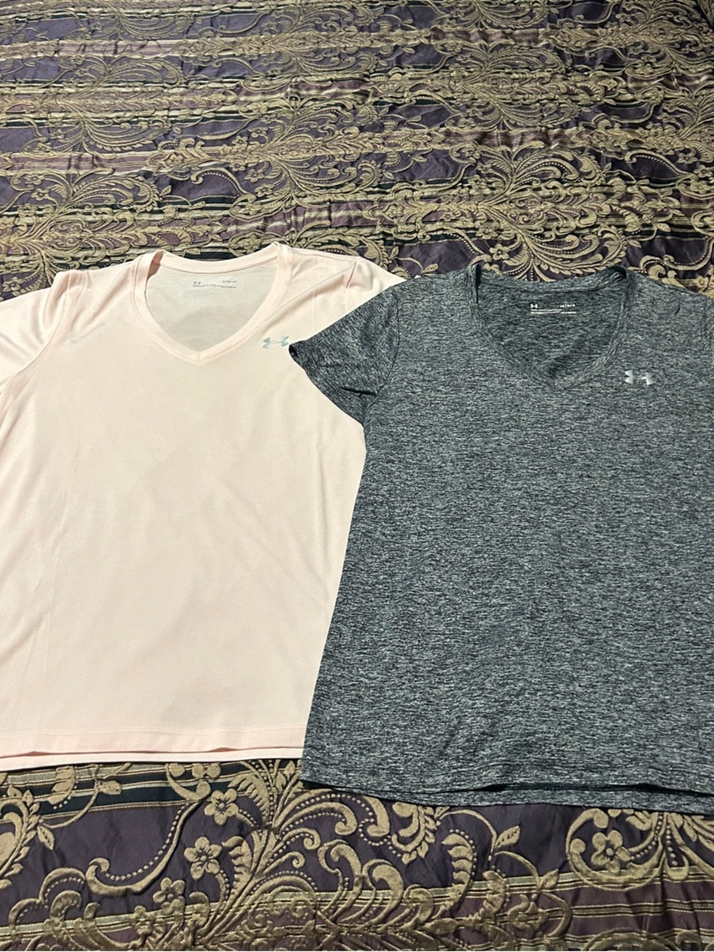 Under Armour Women L SS V-Neck Loose Heat Gear Tees in Light Pink Black Heather